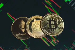 News Article Image Bitcoin, Ethereum, Dogecoin erreichen Tiefpunkt, als die US-Regierung Geldbörse $240M BTC an Coinbase sendet