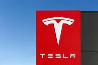 News Article Image Tesla meldet Q2-Lieferungen, schließt sich Rivian Automotive, Archer Aviation und anderen großen Aktien an und steigt am Dienstag - Tesla