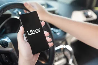 News Article Image Acciones de Uber y Lyft aumentan tras acuerdo en Massachusetts que aporta claridad